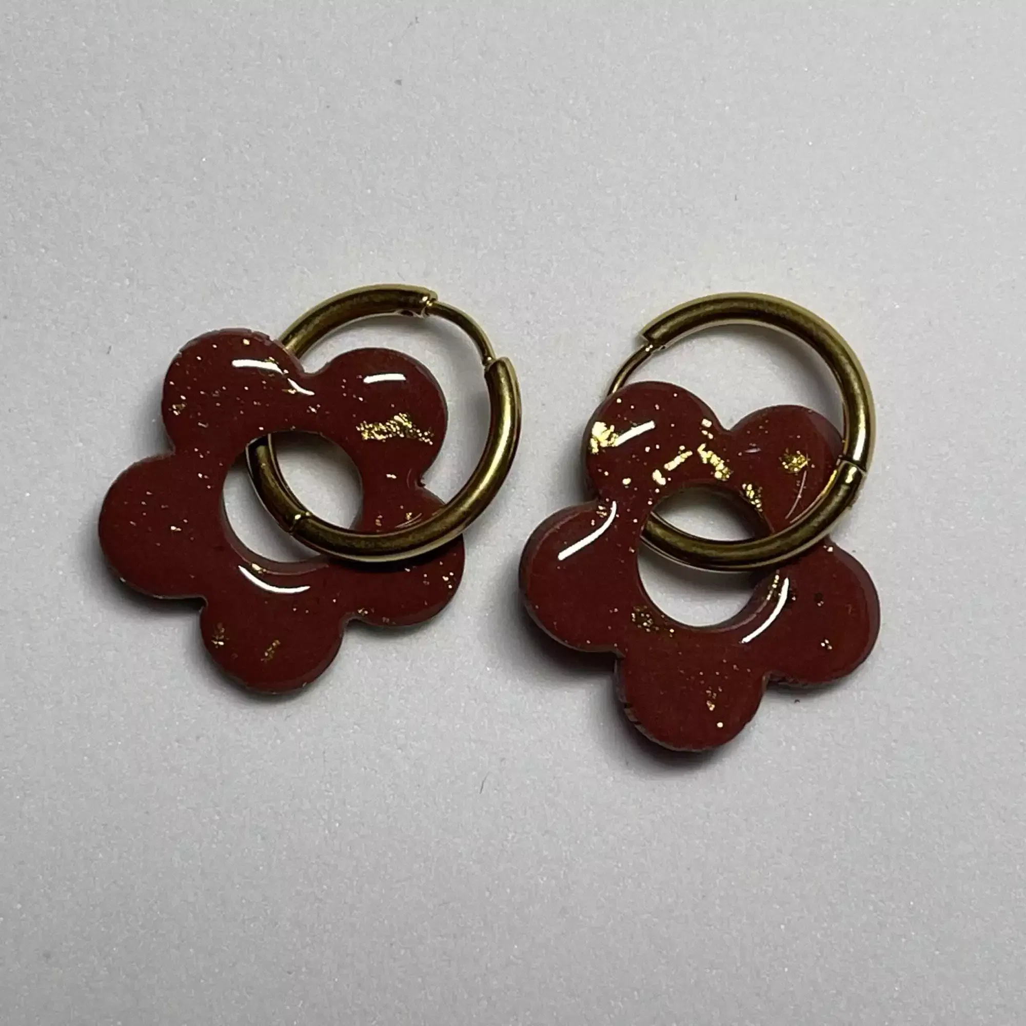 Pendiente + Charm Flor Vino