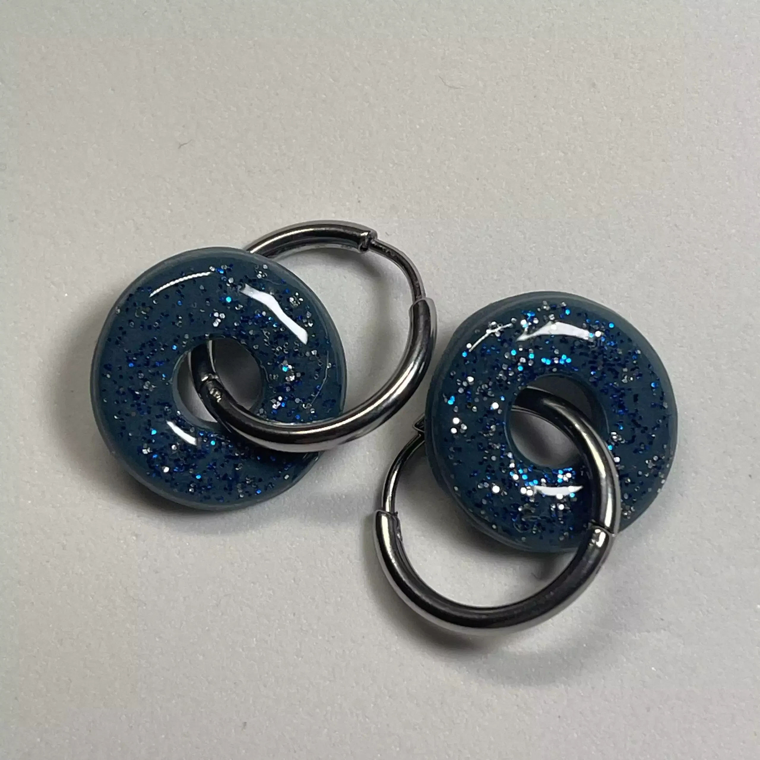 Pendiente + Charm Donut Estelar