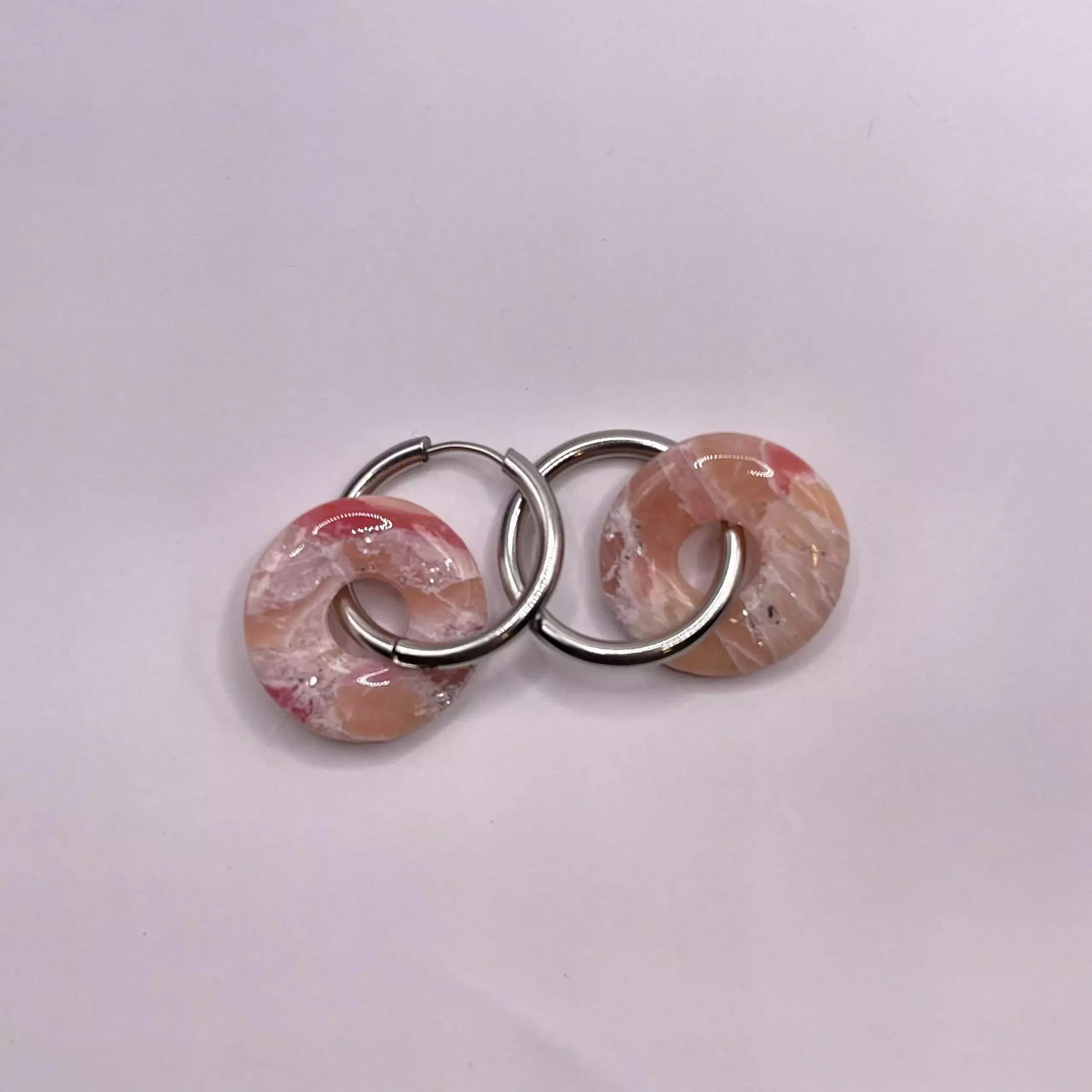Pendiente + Charm Donut Aguas Crema