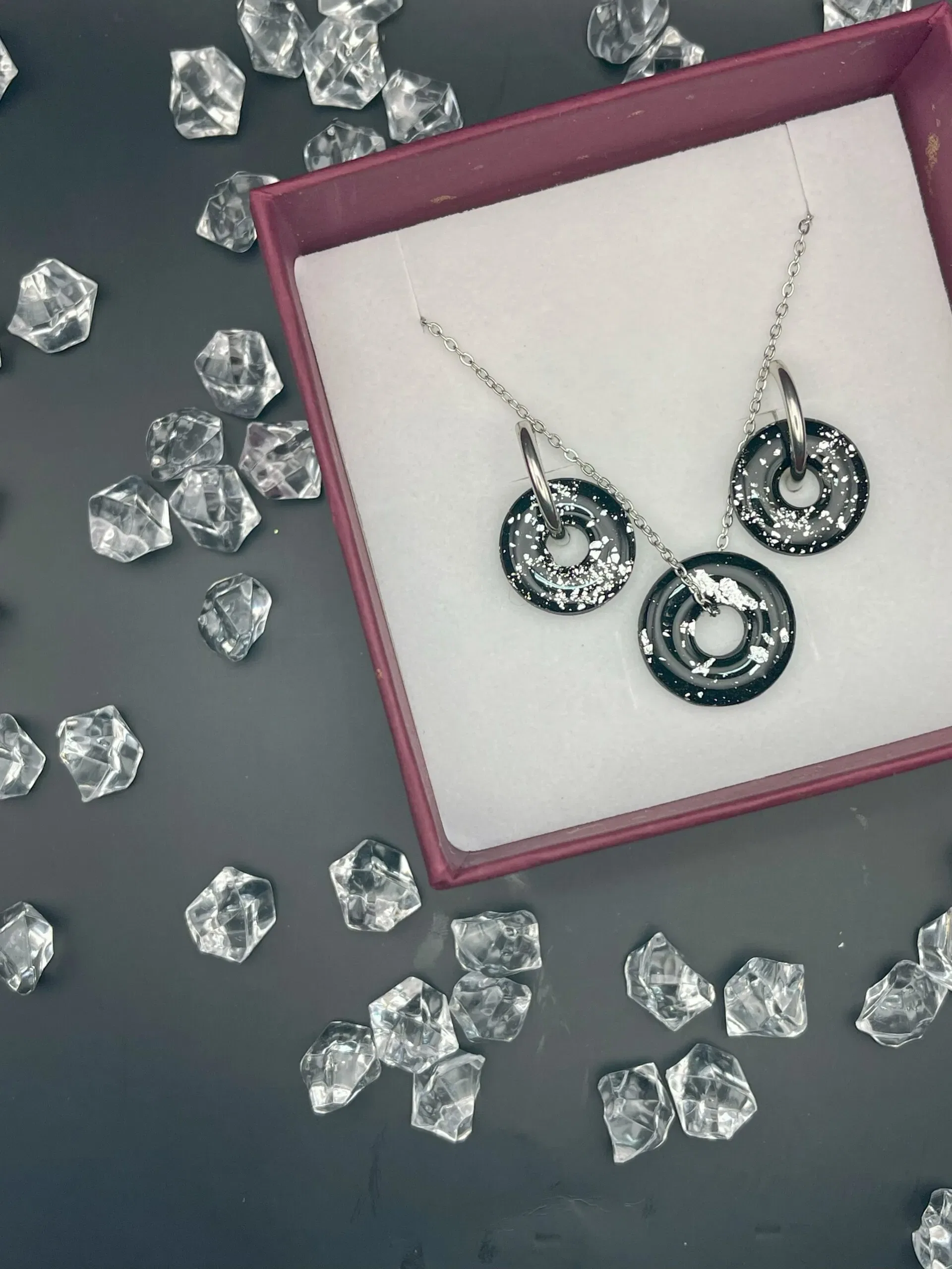 Set de pendientes y colgante NOX plateado