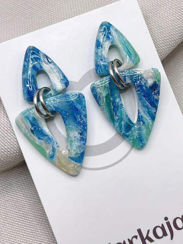 Pendientes Atria Mareas de formas geométricas en tonos azules y turquesas